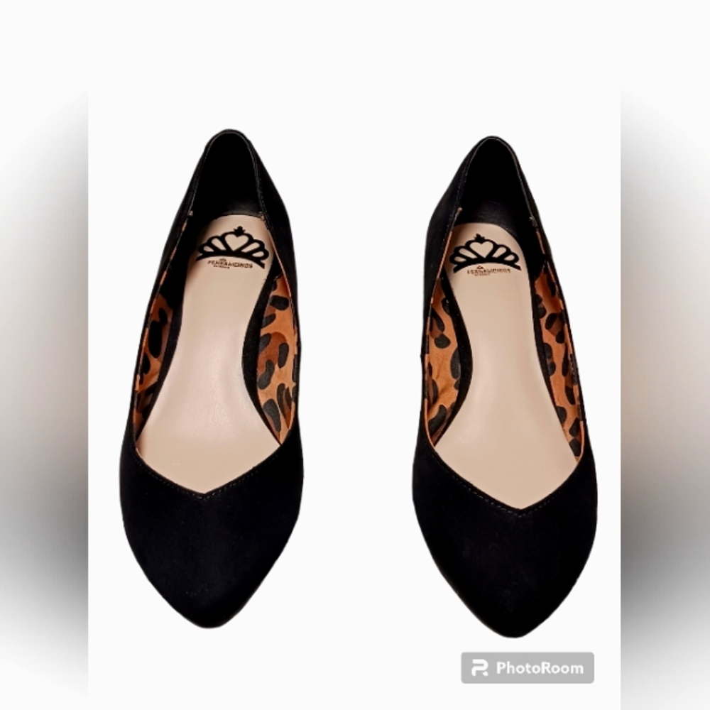 SALE❤️‍🔥FERGALICIOUS By Fergie 🧚🏽‍♀️✨ Black Velvet Kitten Wedge Heels NWOT